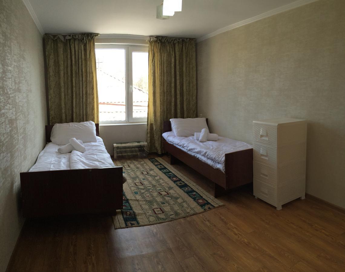 Holiday Hostel House Bişkek Dış mekan fotoğraf