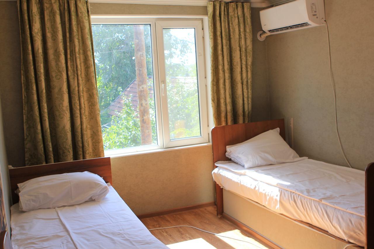 Holiday Hostel House Bişkek Dış mekan fotoğraf